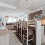 וילה Deluxe Four Bedroom With Private Pool 4 *