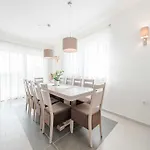 Deluxe Four Bedroom With Private Pool 4 *