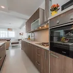 Deluxe Four Bedroom With Private Pool 4 Debeljak