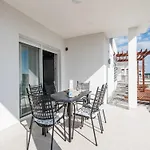 Deluxe Four Bedroom With Private Pool 4