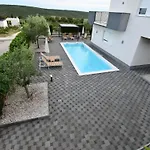 Deluxe Four Bedroom With Private Pool 4 Debeljak