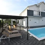 וילה Deluxe Four Bedroom With Private Pool 4