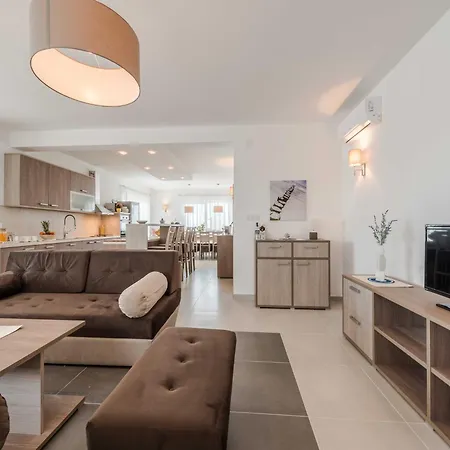 Deluxe Four Bedroom With Private Pool 4 Villa *