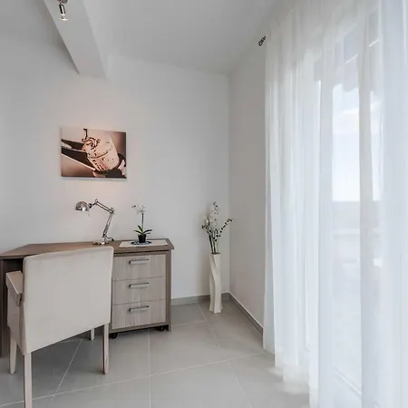 Deluxe Four Bedroom With Private Pool 4