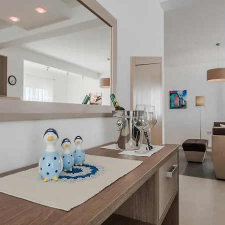 Deluxe Four Bedroom With Private Pool 4 *