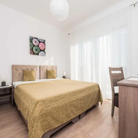 Vila Deluxe Four Bedroom With Private Pool 4