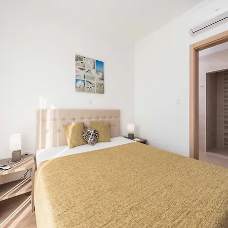 Villa Deluxe Four Bedroom With Private Pool 4