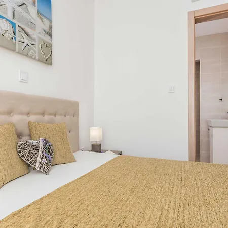 Deluxe Four Bedroom With Private Pool 4 Debeljak
