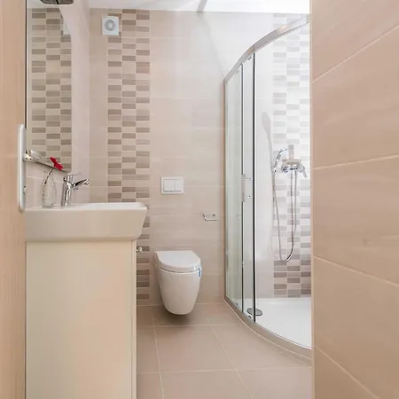 Deluxe Four Bedroom With Private Pool 4 Vila Debeljak