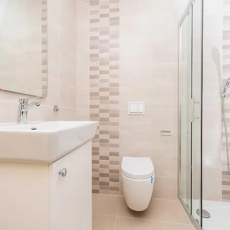 Deluxe Four Bedroom With Private Pool 4