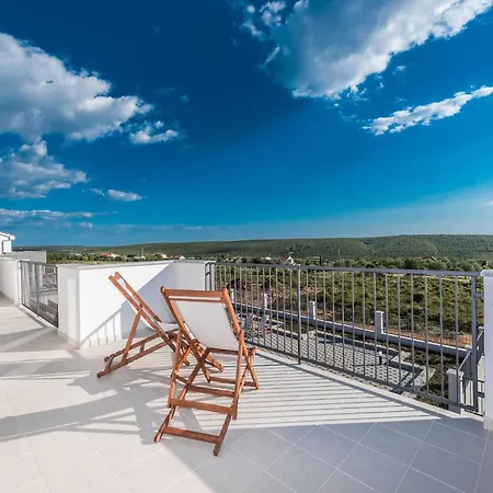 Villa Deluxe Four Bedroom With Private Pool 4