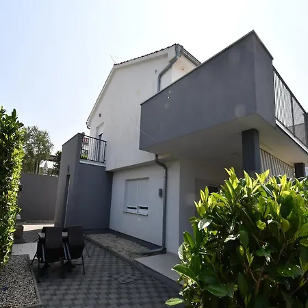 וילה Deluxe Four Bedroom With Private Pool 4 *