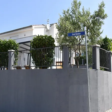 Deluxe Four Bedroom With Private Pool 4 Debeljak