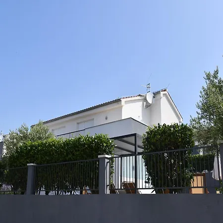 Deluxe Four Bedroom With Private Pool 4