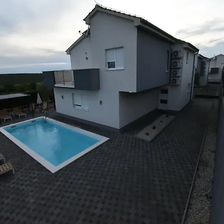 Deluxe Four Bedroom With Private Pool 4 Debeljak