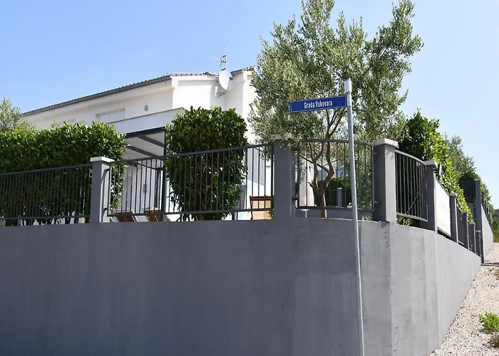 Deluxe Four Bedroom With Private Pool 4 Debeljak