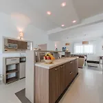 Deluxe Four Bedroom With Private Pool 4 فيلة