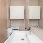 Deluxe Four Bedroom With Private Pool 4 * Debeljak