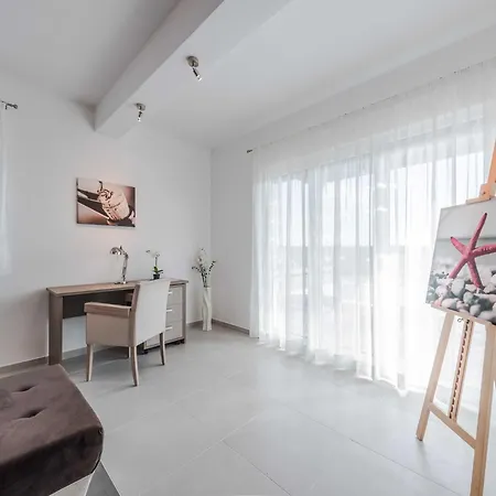 Villa Deluxe Four Bedroom With Private Pool 4