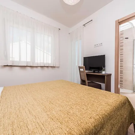 Villa Deluxe Four Bedroom With Private Pool 4 *