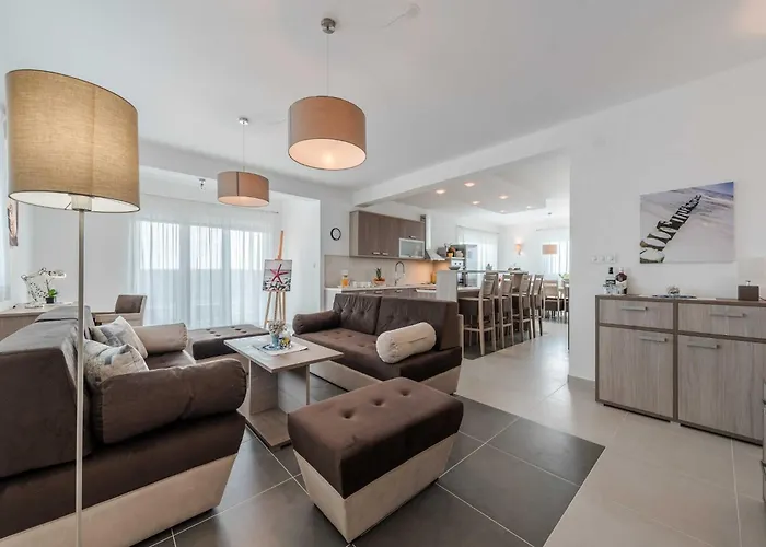 Deluxe Four Bedroom With Private Pool 4 빌라 Debeljak