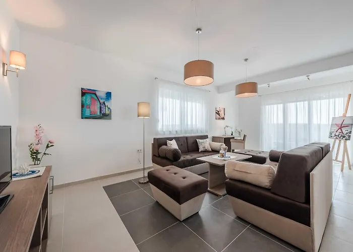 Deluxe Four Bedroom With Private Pool 4 빌라 Debeljak