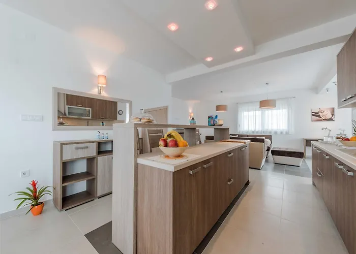 Deluxe Four Bedroom With Private Pool 4 빌라