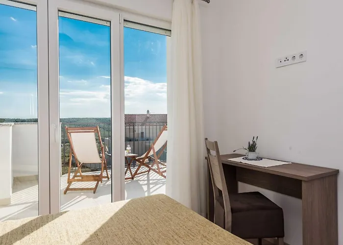 Deluxe Four Bedroom With Private Pool 4