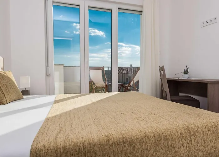 Deluxe Four Bedroom With Private Pool 4 빌라 Debeljak