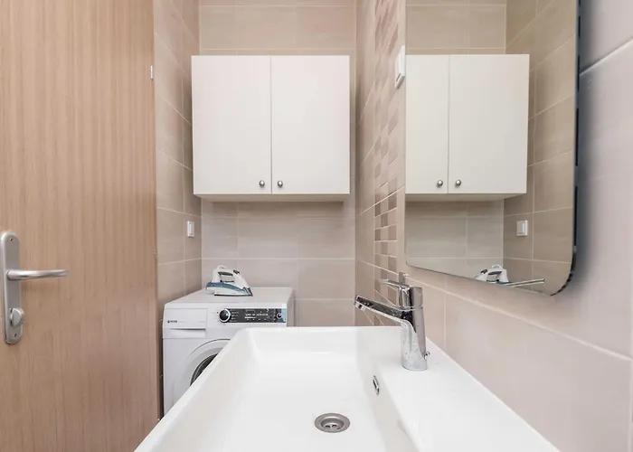 Deluxe Four Bedroom With Private Pool 4 * Debeljak