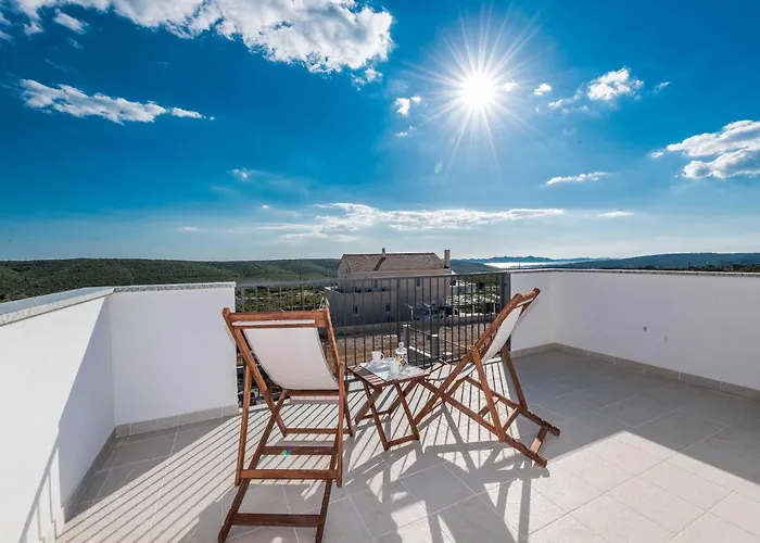 빌라 Deluxe Four Bedroom With Private Pool 4 Debeljak