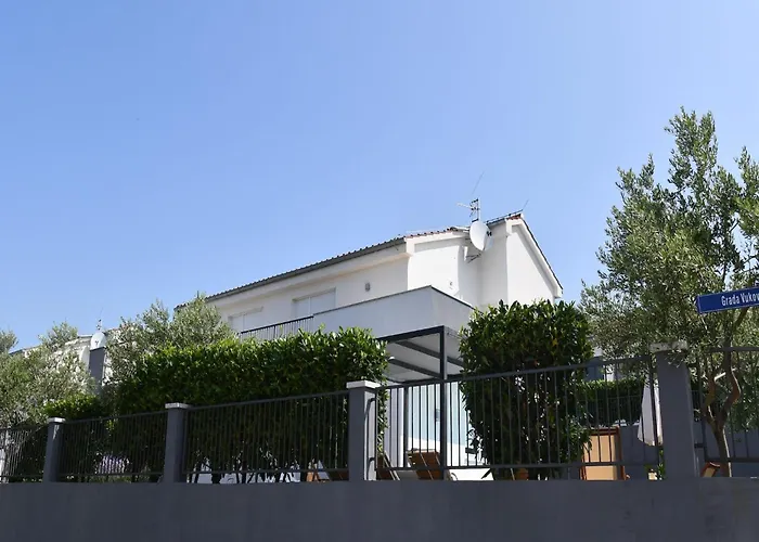 Deluxe Four Bedroom With Private Pool 4