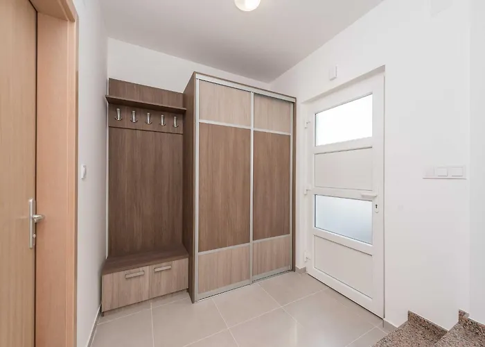 빌라 Deluxe Four Bedroom With Private Pool 4 Debeljak
